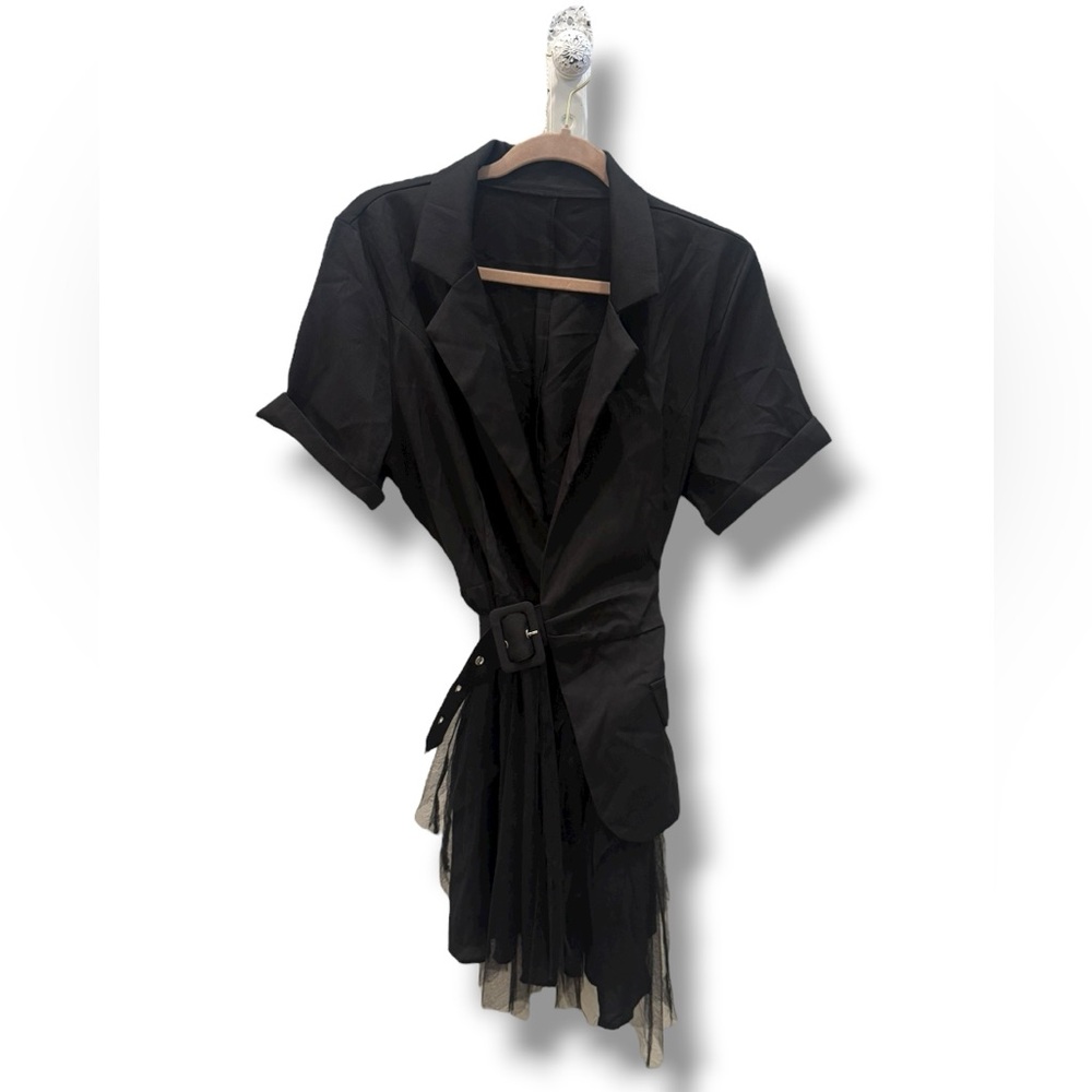 Chic Black Short-Sleeve Dress with Belt